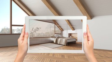 Gelişmiş gerçeklik kavramı. Boş ahşap iç kısımlarda mobilya ve tasarım ürünleri simülasyonu için kullanılan AR uygulamalı el bilgisayarı tableti, Japonya yatak odası ve banyo minimumu