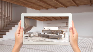 Gelişmiş gerçeklik kavramı. Boş ahşap iç mekanlarda mobilya ve tasarım ürünleri canlandırmak için kullanılan AR uygulamalı el bilgisayarı tableti, asgari mutfak ve oturma odası