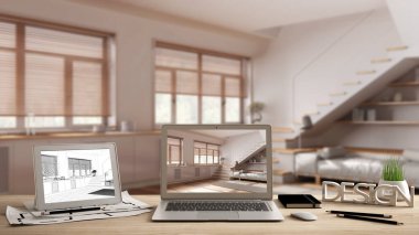 Mimari tasarımcı masaüstü konsepti, dizüstü bilgisayar ve tablet ahşap masa üzerinde iç tasarım projesini ve CAD çizimini gösteren tablet, minimal japandi oturma odası