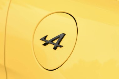 DIEPPE, FRANCE - 14 Mayıs 2023: Renault Alp araba klasik arabalarının logosu.