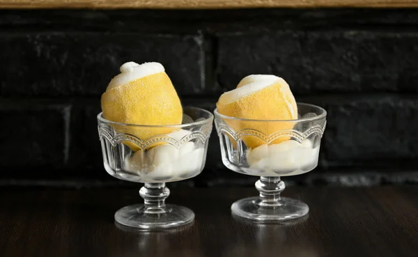Морозиво Сорбет Лимоні Склянці Чорному Фоні — стокове фото
