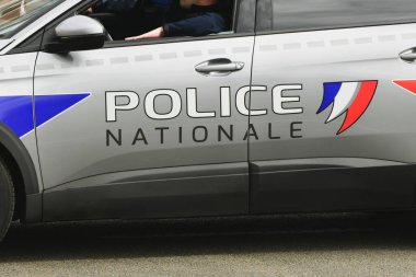 Paris, Fransa - 08 Mayıs 2023: Fransız ulusal polis devriye aracı 