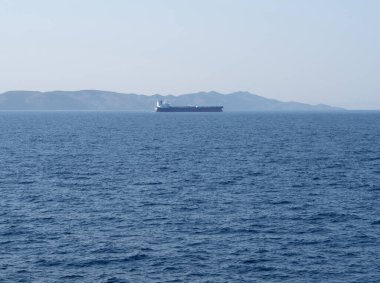 Akdeniz 'de büyük bir petrol tankeri