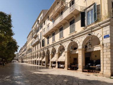 Yunanistan 'ın Korfu adasındaki Eski Kerkyra şehrinin dar sokakları