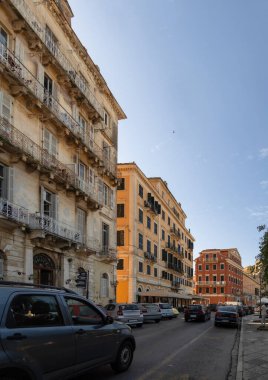 Yunanistan 'ın Korfu adasındaki Eski Kerkyra şehrinin dar sokakları