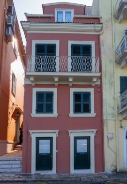 Yunanistan 'ın Korfu adasındaki Eski Kerkyra şehrinin dar sokakları