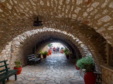  Yunanistan 'ın Korfu adasındaki Panagia Theotokos Paleokastritsa Manastırı manzarası