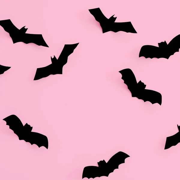 Halloween Koncepció Fekete Papírdenevérek Rózsaszín Háttérrel Lapos Fekvés Felülnézet Másolás — Stock Fotó