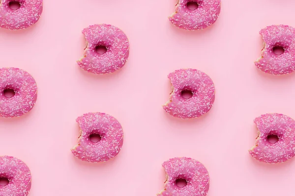 Padrão Donuts Vista Superior Donuts Vidro Rosa Com Polvilhas Fundo — Fotografia de Stock