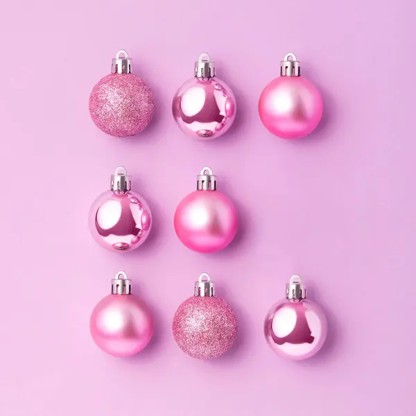 Ροζ Χριστουγεννιάτικα Στολίδια Διακόσμηση Ροζ Φόντο Δημιουργική Ιδέα Διακοπών — Φωτογραφία Αρχείου