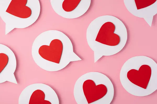 Rødt Hjerte Taleboble Kjærlighet Tanker Rosa Bakgrunn Valentinsdag Konsept Valentinsdag – stockfoto