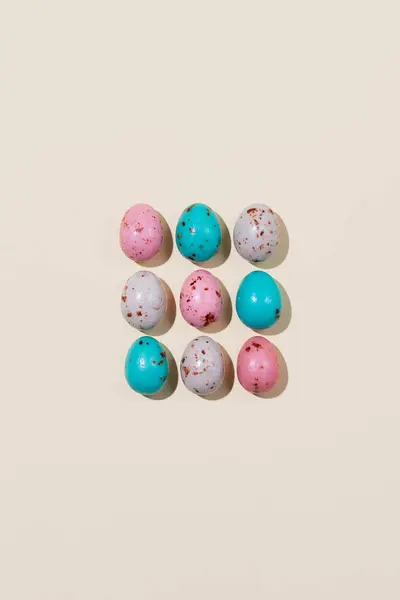 Bej Arkaplanda Pembe Bej Mavi Renkli Paskalya Yumurtalarının Deseni Yaratıcı Telifsiz Stok Imajlar