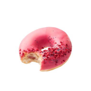 Pembe jöleli donutun çok cazip bir ısırığı var. Beyaz arka planda izole bir şekilde havada uçuyorlar. Lezzetli renkli çörek, tatlı ikram veya tatlı konsepti