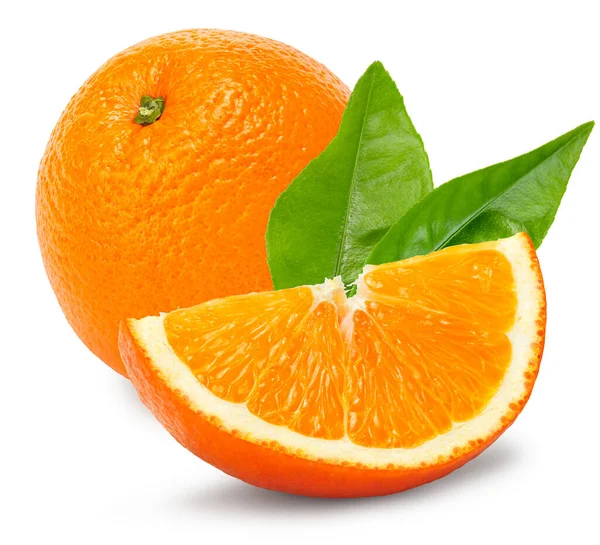 Sinaasappelfruit Met Groen Blad Sinaasappelsnit Geïsoleerd Witte Achtergrond Knippad — Stockfoto