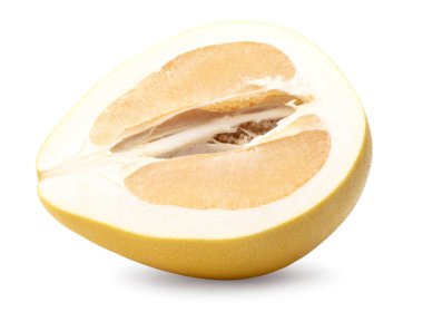 Pomelo meyvelerinin yarısı beyaz arka planda izole edilmiş. kırpma yolu