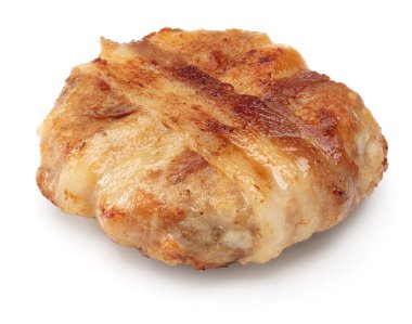 Beyaz arka planda domuz pastırmalı ızgara burger eti. kırpma yolu