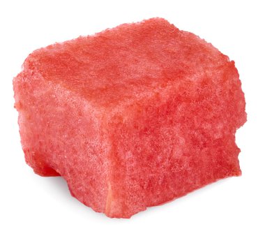 Beyaz arka planda izole edilmiş dilimlenmiş olgun karpuz. Kesme yolu