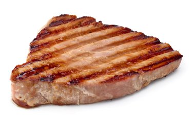 Beyaz arka planda ızgara ton balığı bifteği. kırpma yolu