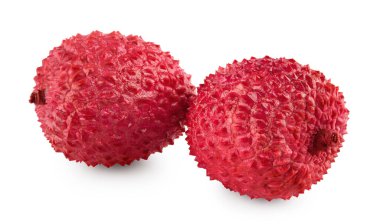 Beyaz arka planda izole edilmiş iki taze liçi. Makro. kırpma yolu