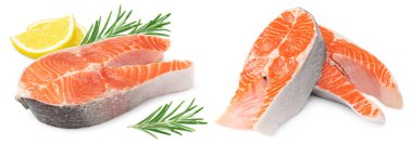 Çiğ balık, somon, alabalık, biftek dilimleri, beyaz arka planda izole edilmiş, kırpma yolu.