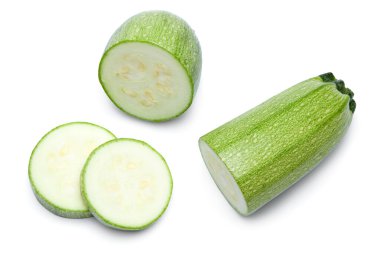 Dilimlenmiş kabak ya da beyaz arka planda izole edilmiş ilik. kırpma yolu