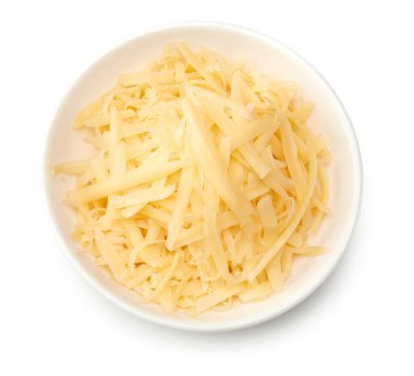 Beyaz arka planda izole edilmiş beyaz kasedeki peynirin tadı. kırpma yolu