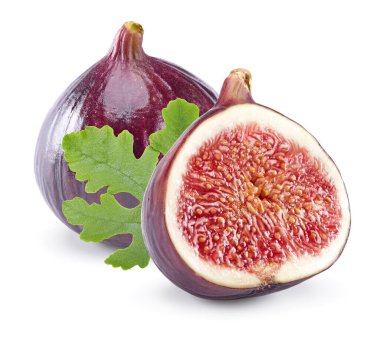 Beyaz arka planda yeşil yapraklı incir meyvesi. Tam alan derinliği. kırpma yolu