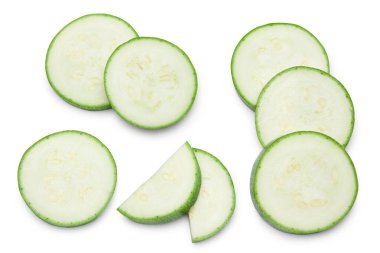 Dilimlenmiş kabak ya da beyaz arka planda izole edilmiş ilik. kırpma yolu