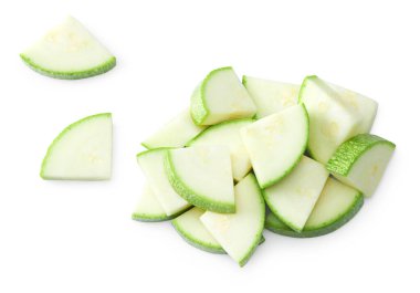 Dilimlenmiş kabak ya da beyaz arka planda izole edilmiş ilik. kırpma yolu