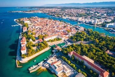 Zadar kentinin panoramik manzarası, Hırvatistan 'ın Dalmaçya bölgesinde turizm beldesi