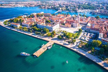 Zadar kenti tarihi merkez ve liman manzarası, Hırvatistan 'ın Dalmaçya bölgesinde turizm beldesi