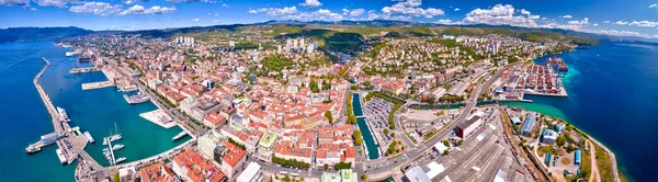 Rijeka市のウォーターフロントと屋上の空中パノラマビュー クロアチアのKvarner湾 — ストック写真