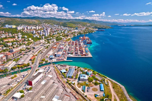 克罗地亚Kvarner湾Rijeka镇和Brajdica集装箱码头航景 — 图库照片
