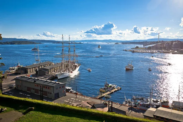Oslo Nun Aker Brygge Limanı Oslo Kıyısı Manzarası Norveç Başkenti — Stok fotoğraf
