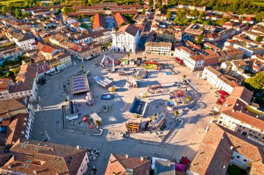 Palmanova şehir merkezi altıgen kare ve eğlence parkı hava manzarası, İtalya 'nın Friuli-Venezia Giulia bölgesi