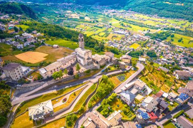 Poggiridenti köyü hava manzaralı, Sondrio ili, Dolomite Alpleri, İtalya