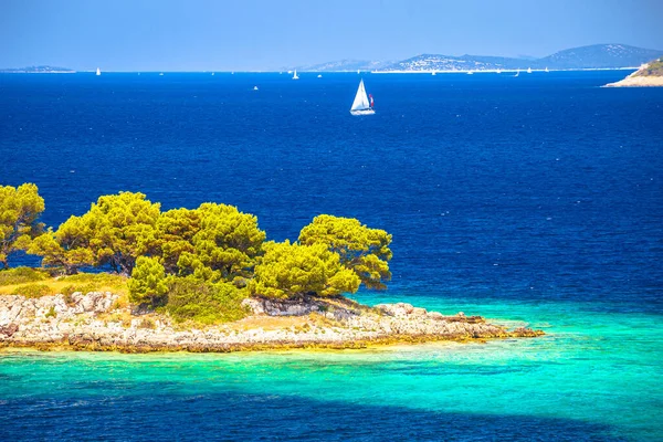 Idyllischer Adriatischer Steinstrand Auf Einer Insel Der Nähe Von Primosten — Stockfoto