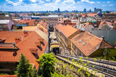 Hırvatistan 'ın başkenti Zagreb' de tarihi teleferik kaldırışı