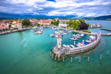 Almanya 'nın Bavyera bölgesindeki Bodensee Gölü liman manzaralı Lindau kasabası