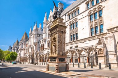 İngiltere 'nin başkenti Londra sokak manzaralı Temple Bar Memorial ve Royal Court of Justice