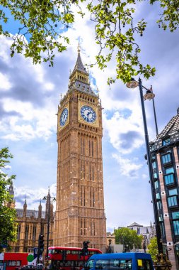 Westminster Sarayı ve Big Ben manzaralı, İngiltere 'nin ünlü simgesi.