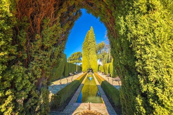 Starożytny Widok Zielone Ogrody Alhambra Wpisane Listę Światowego Dziedzictwa Unesco — Zdjęcie stockowe