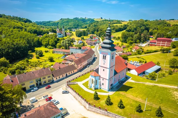 ストリゴヴァの塔と緑の景観の村空中風景 クロアチアのMedjimurje地域 — ストック写真