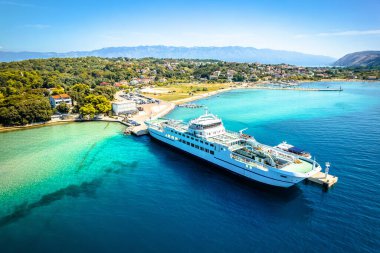 Rab adası hava manzaralı Lopar feribot limanı, Hırvatistan takımadası