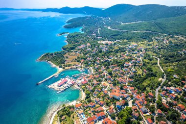 Mali Losinj adası hava manzaralı Nerezine, Hırvatistan takımadası