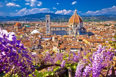 Floransa çatıları ve katedral di Santa Maria del Fiore ya da Duomo görünümü, İtalya'nın Tuscany bölgesi
