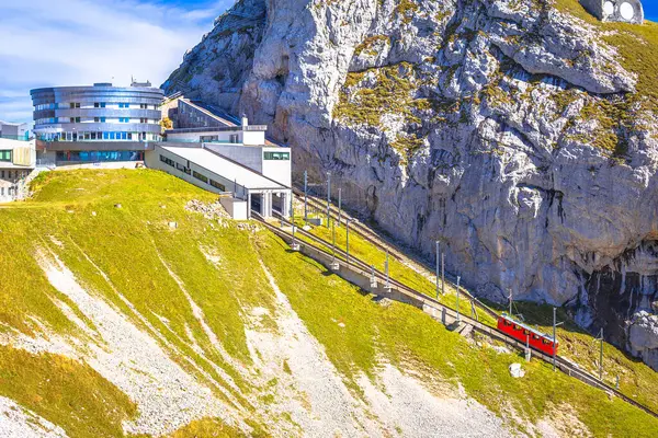 Mount Pilatus Topp Nedstigning Världens Brantaste Kugghjulsjärnväg Procent Turistlandskap Schweiz Stockbild