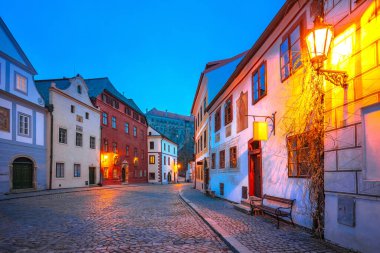 Cesky Krumlov manzaralı sokak mimarisi şafak manzarası, Çek Cumhuriyeti 'nin Güney Bohem Bölgesi