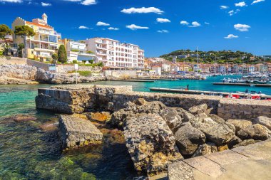 Fransa 'nın güneyinde Fransız nehir kıyısı manzaralı Idyllic kıyı kasabası Cassis