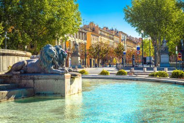Aix en Provence çeşme ve şehir manzarası, Güney Fransa 'nın İdari Bölgesi